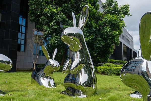 Modern Stainless Steel Rabbit Sculpture – Mirror Polished Bunny Statue for Interior & Garden Decor